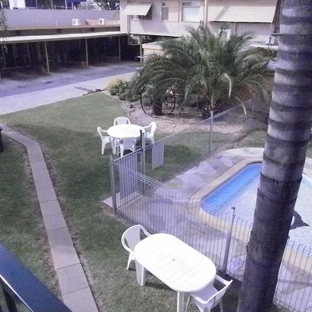 Karama Motor Inn Мілд'юра Екстер'єр фото