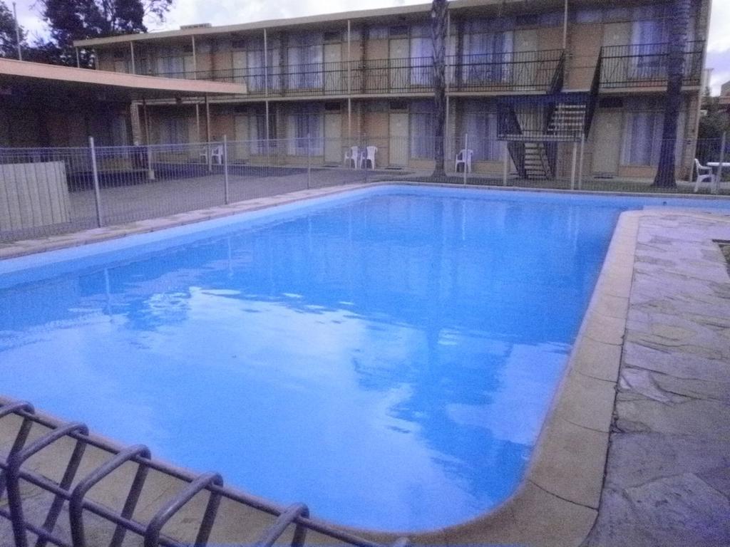 Karama Motor Inn Мілд'юра Екстер'єр фото