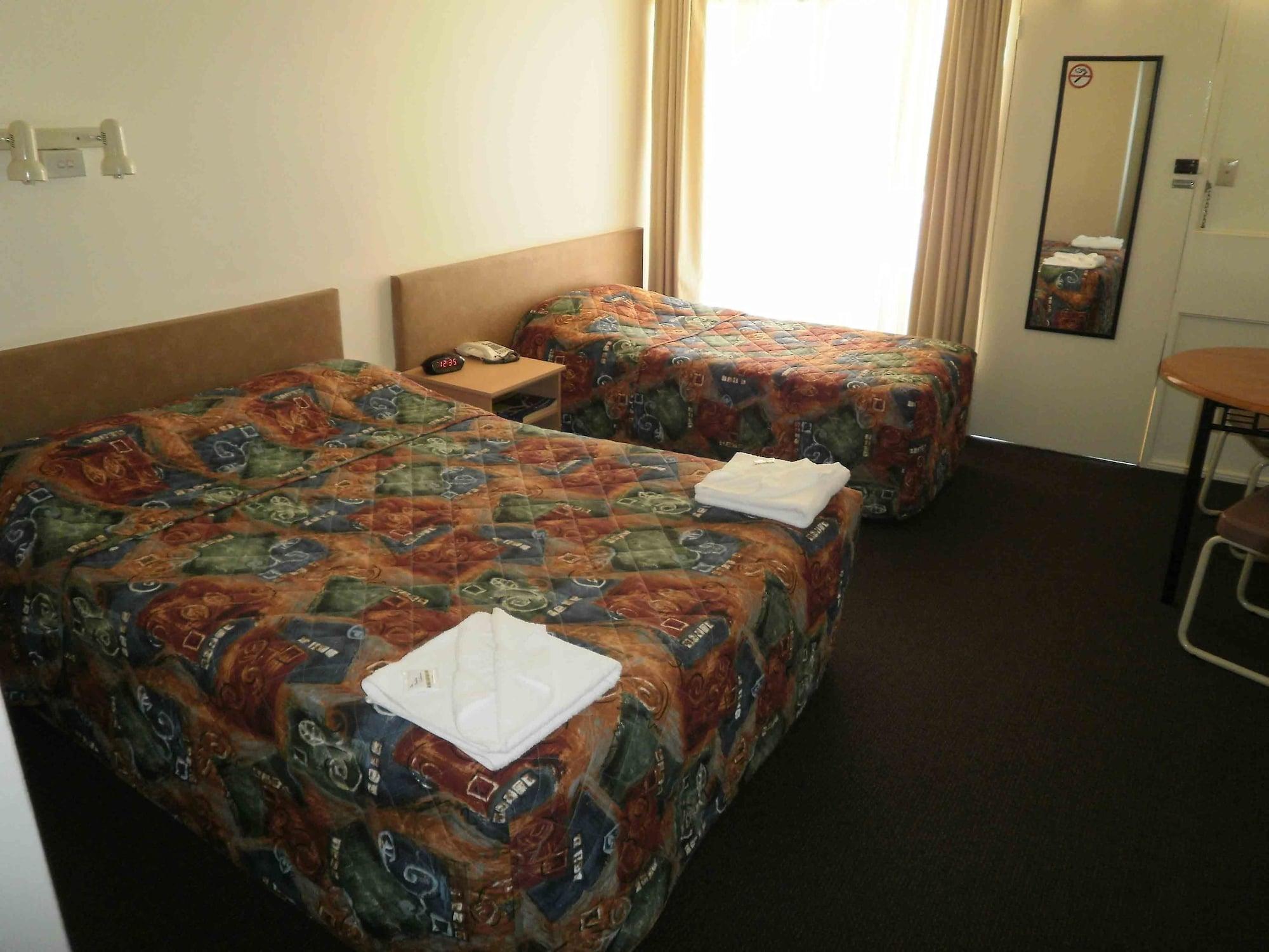 Karama Motor Inn Мілд'юра Екстер'єр фото