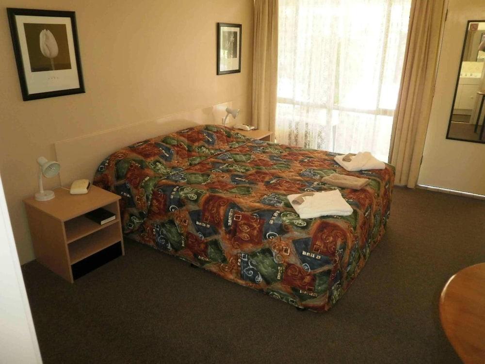Karama Motor Inn Мілд'юра Екстер'єр фото