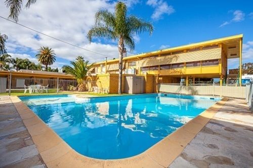Karama Motor Inn Мілд'юра Екстер'єр фото