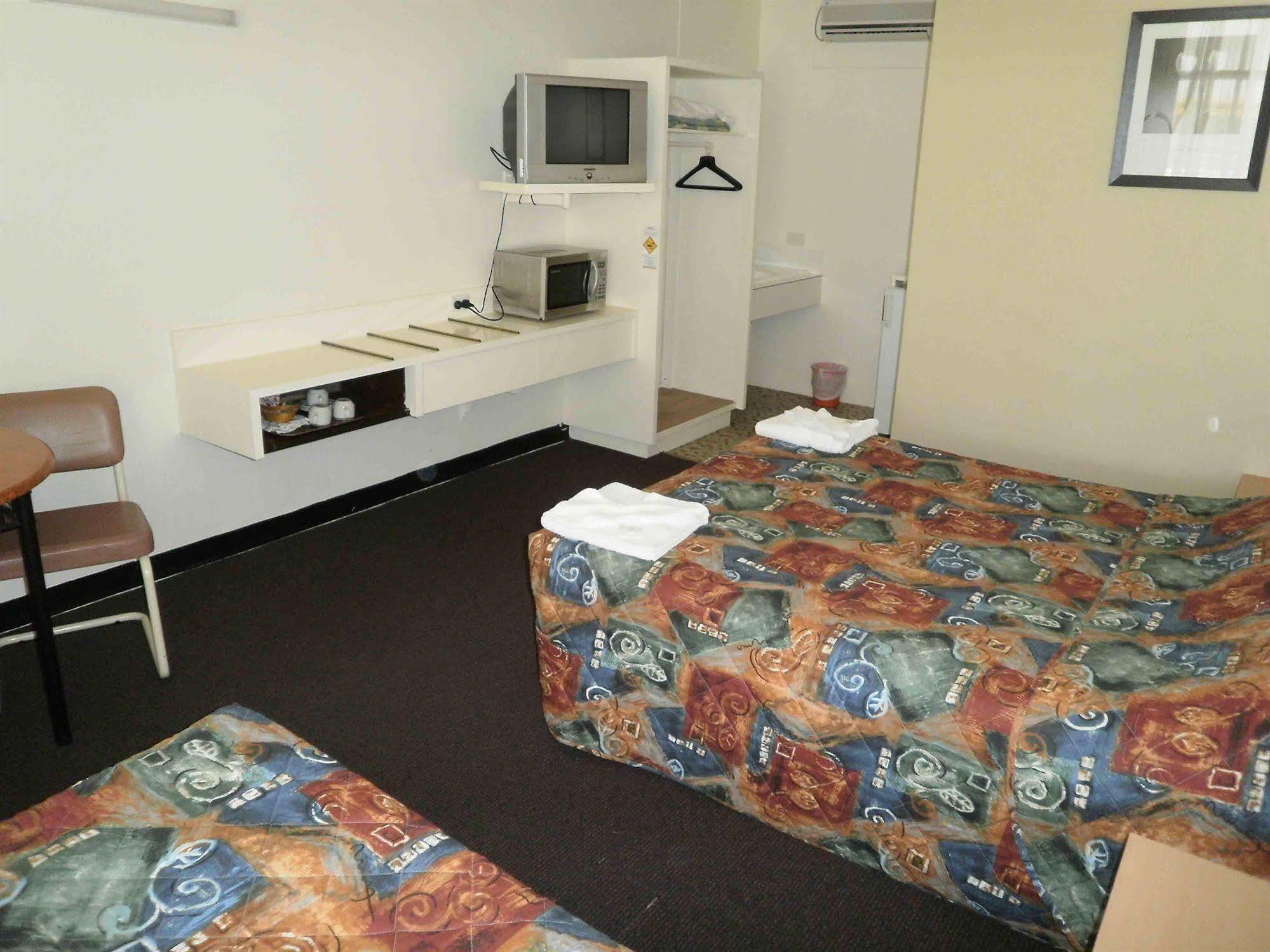 Karama Motor Inn Мілд'юра Екстер'єр фото