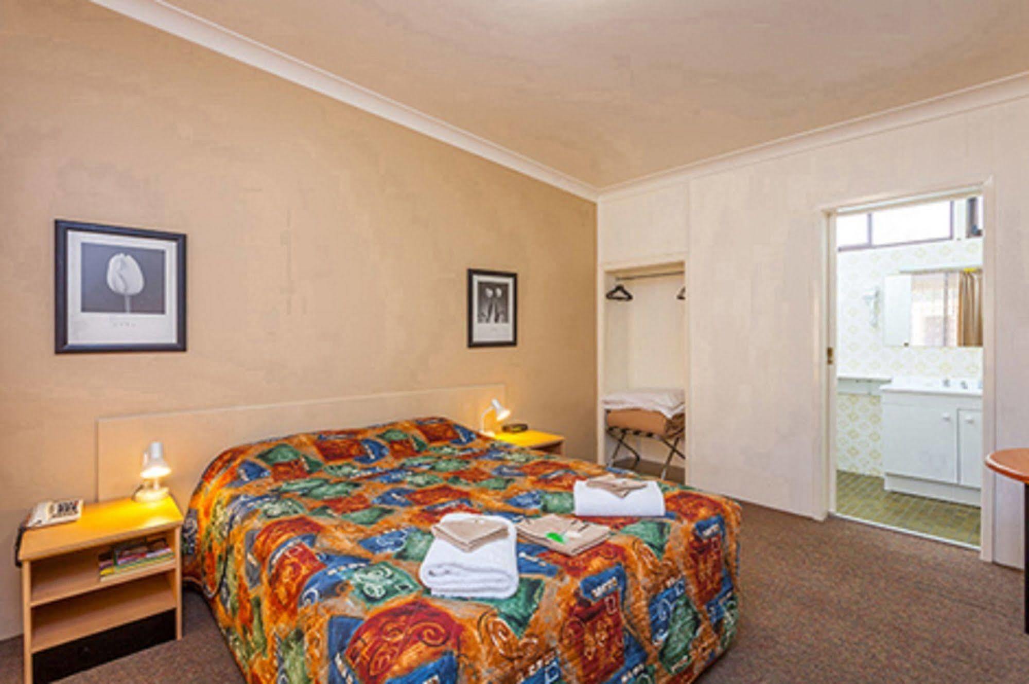 Karama Motor Inn Мілд'юра Екстер'єр фото