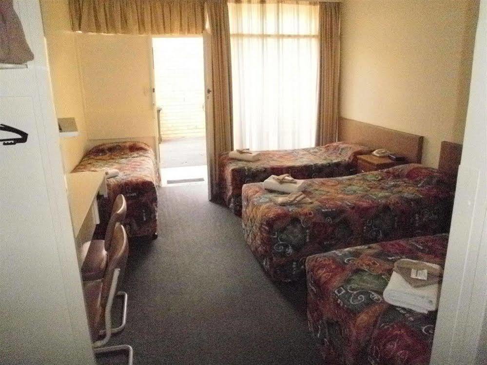 Karama Motor Inn Мілд'юра Екстер'єр фото